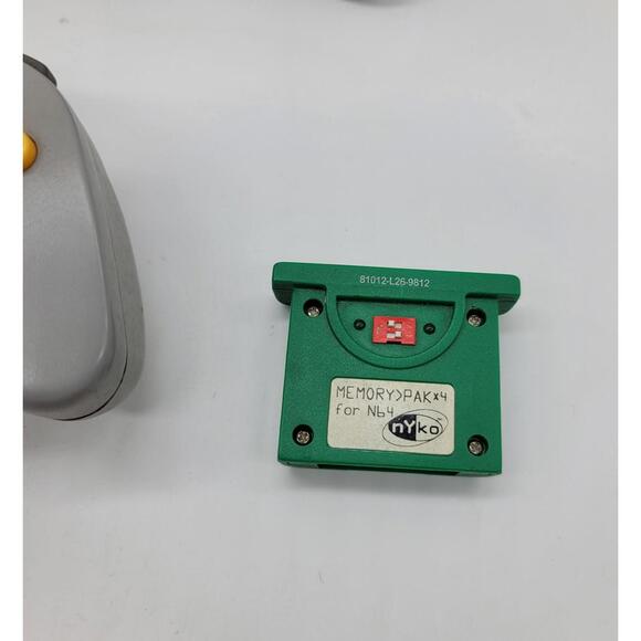 Nintendo 64 Controller & Memory Card - Picture 3 of 5
